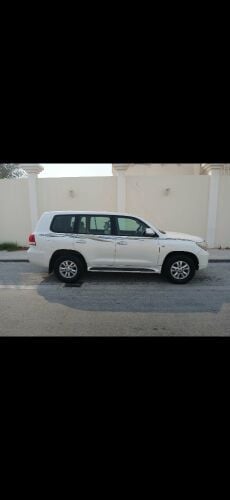 LAND CRUISER WHITE COLOUR GXR V8
