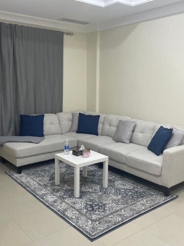 طقم كنب زاوية بحالة جيدة جداللبيع