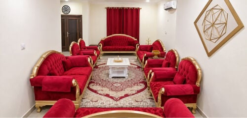 طقم كنب مكون من ١٣ مقعد 