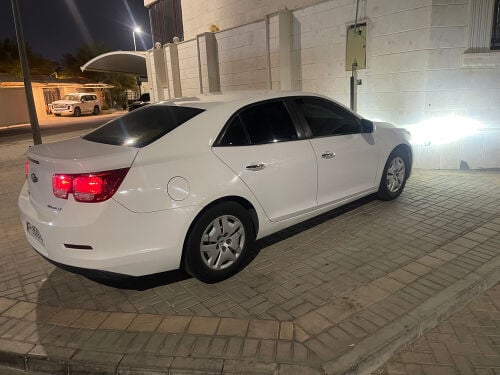 السياره بحالة جيده جدا ما تحتاج