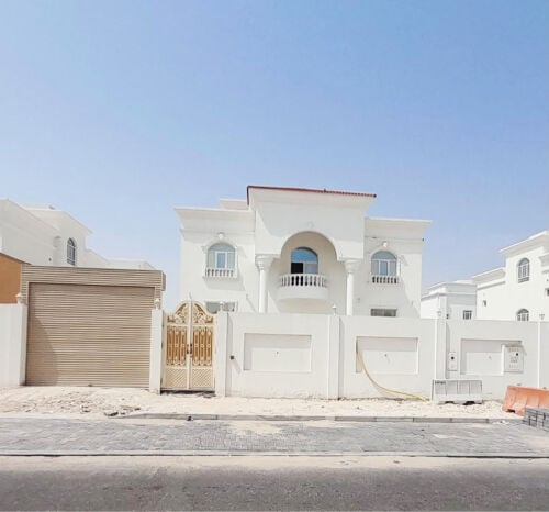 الايجـــار فيــلا جديدة بالوكير
