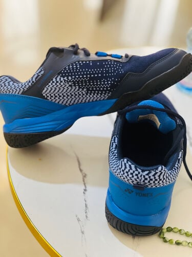 Yonex badminton shoes v100 Original