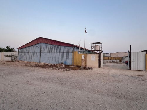 عزبه للبيع في مجمع عزب الخور