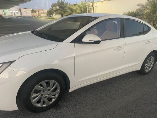hyndai elentra for sale top clean  