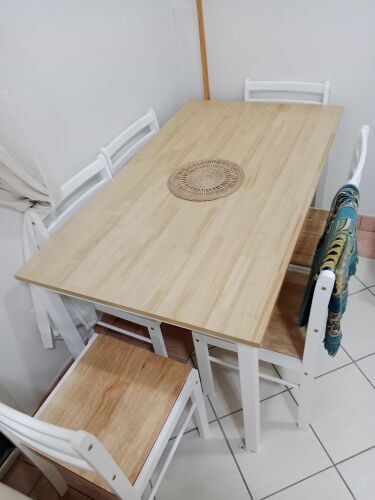 like New table with 6 chaer
