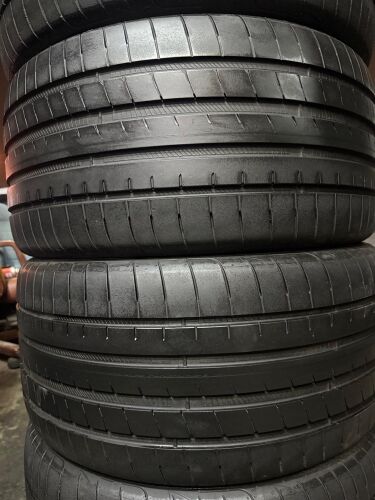 295/35/21”Goodyaer tire