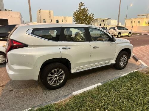 MITSUBISHI MONTERO