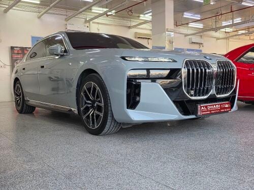 بي ام دبليو 740آي رمادي 2023