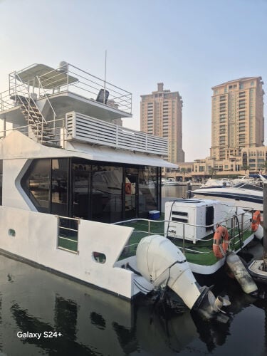 فرصة يخت هاوسبوت للبيع / الايجار