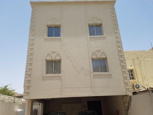 عماره سكنيه موقع متميز بسوق غزه