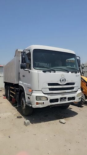 للبيع سيارات ومعدات