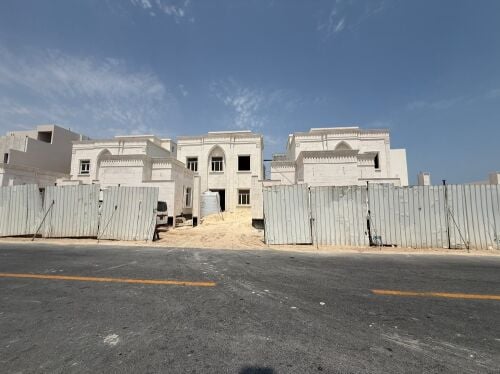 3 فلل  للبيع  في الوكره     .