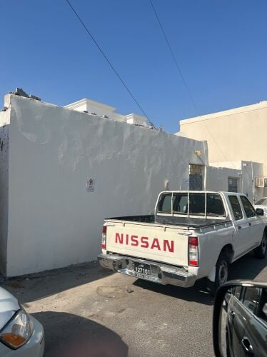 للبيع بيتين بمعيذر قرب شارع تجاري