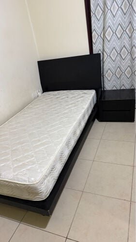 2 Single Beds with Mattresses & 2 S
