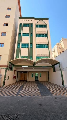 للبيع عمارة صغيرة في أم غولينا
