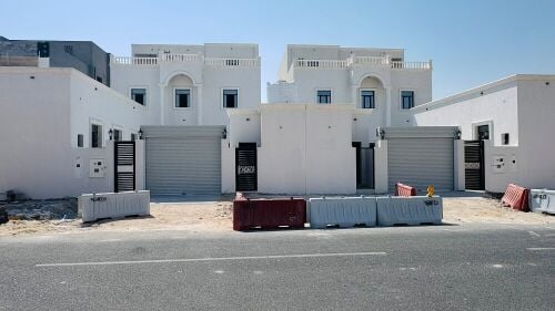 للبيع فلتين جنب بعض جديده بام اصل