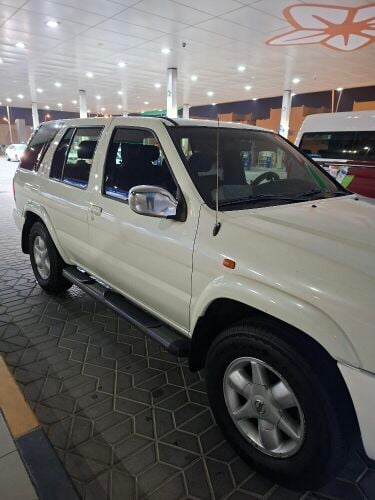Car in very good condition new service new tyres ,new plugs new repair completed.Car is insured one year but Istimara has expired this month please serious buyers only.