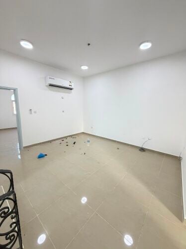 للايجار مكاتب إدارية  في الخور