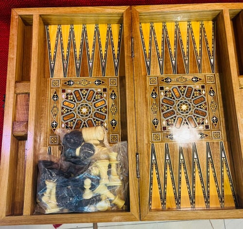 طاولة زهر وشطرنج خشبية 