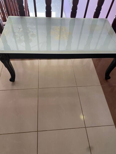 طاولة للبيع