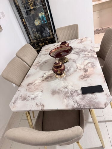 طاولة طعام 