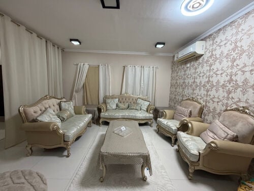 Salon in excellent condition from A