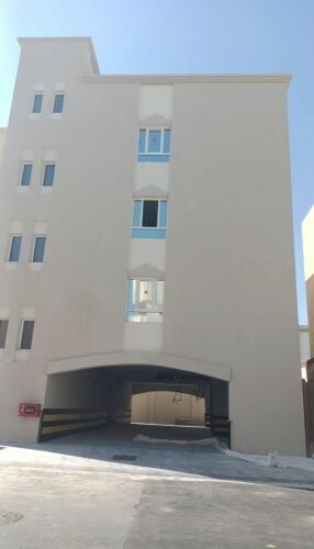 للبيع عماره جديده في المطار 10 شق