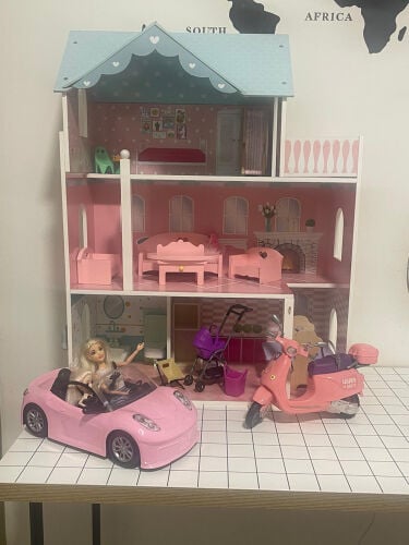 Doll house with a car and bike 