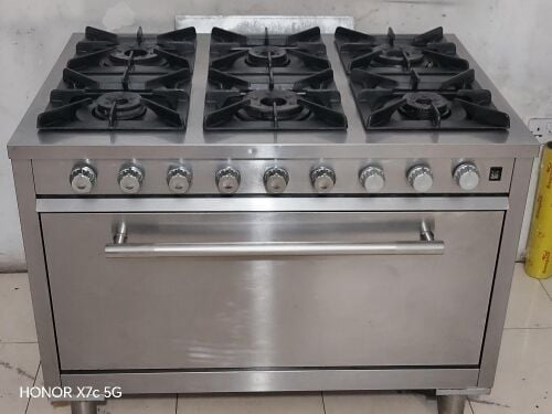 6 bunaer full gas cooker available