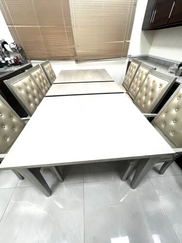 طاولة طعام 6/8 اشخاص 