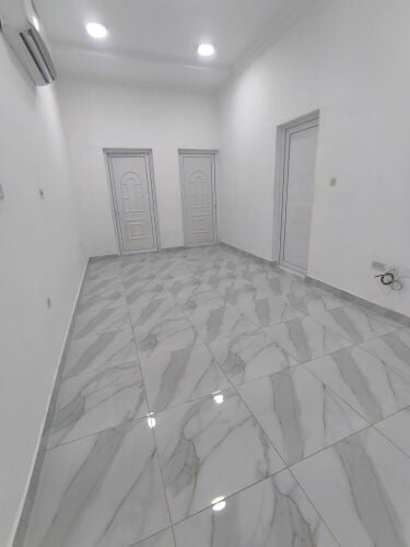 للإيجار شقه بمعيزر 2غرفه شامل