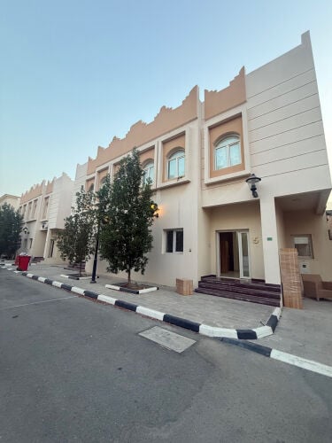 للايجار قلا في مجمع الخيسة 