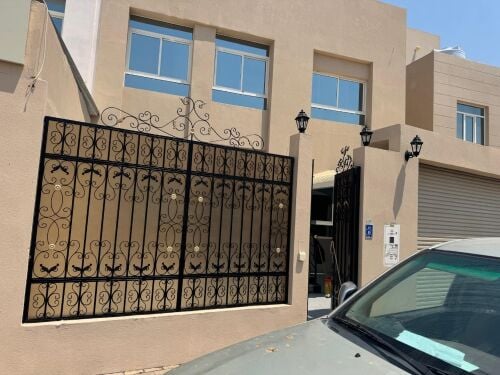 للايجار فيلا خدمي مدينة خليفة