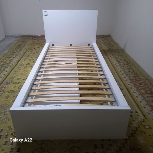 single bed (wooden (