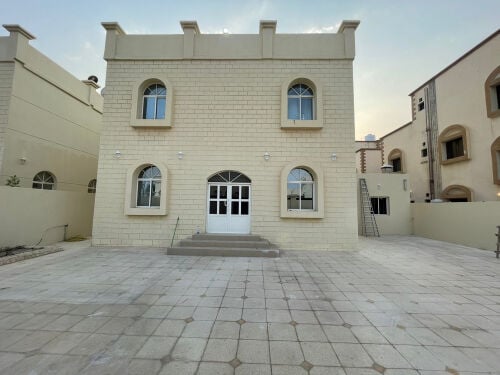للإيجار فيلا بام قرن بالمكيفات 