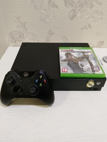 Xbox one x 1TB