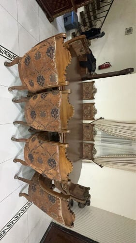 طاولة ثقيلة
