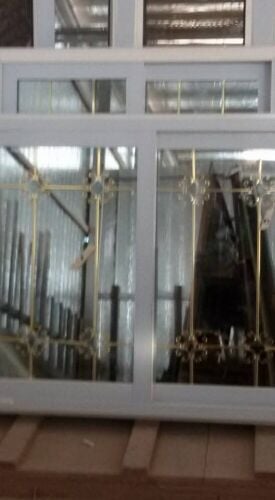 Glass and aluminum foreman, glass a