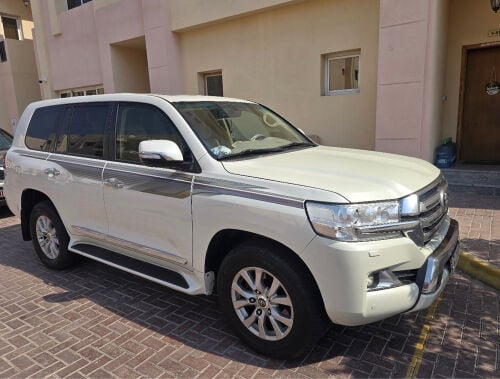 2016 V8 Land Cruiser GXR