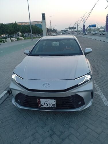 Toyota Camry gle 2025