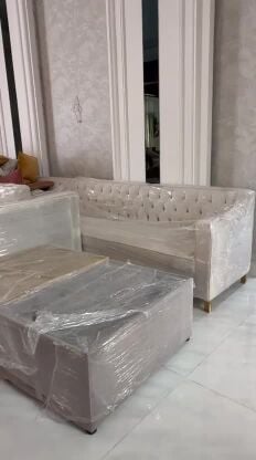 للبيع ٥ كراسي كبيرة و٣ كراسي مفرد