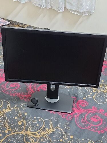 Dell 22" HD Monitor, Moveable Stand