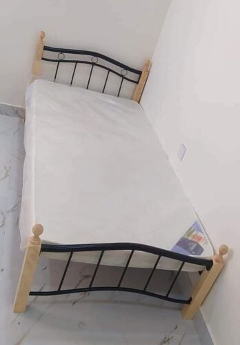 بيع وتصنيع سرير مفرد ومزدوج.
