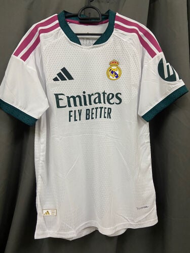 Real madrid player version jersey