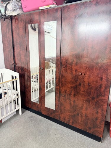 bed and cupboard 6 doors 