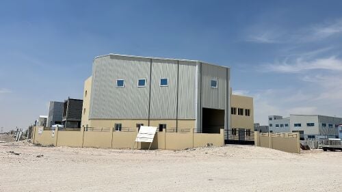مستودع للبيع مااجر مساحة 800 مميز