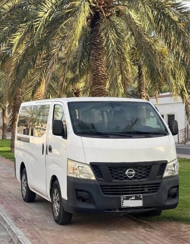 باص حديث لتوصيل الافراد و الشركات