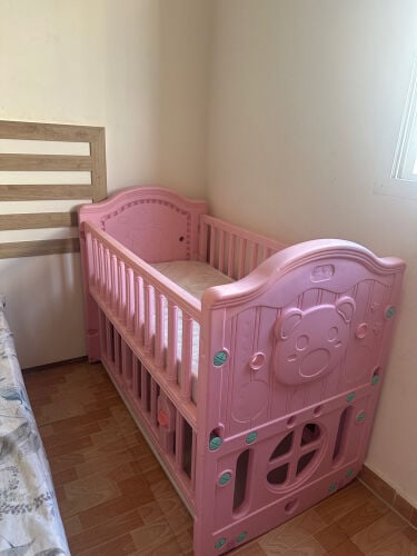 للبيع سرير اطفال شبه جديد