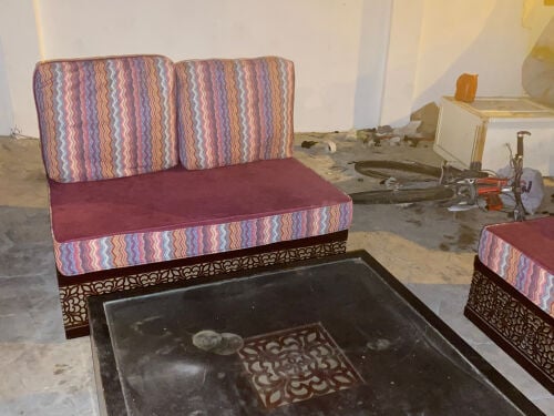 كنب ارائك.  مع طاوله 