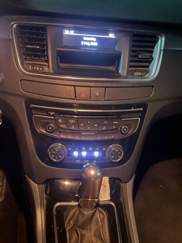 سياره بيجو 